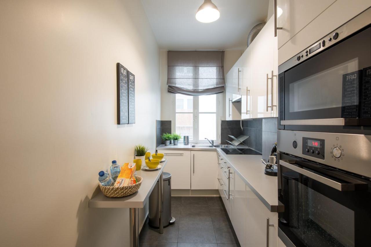 2 Bedroom Appartement Near Tour Eiffel & Trocadero ปารีส ภายนอก รูปภาพ