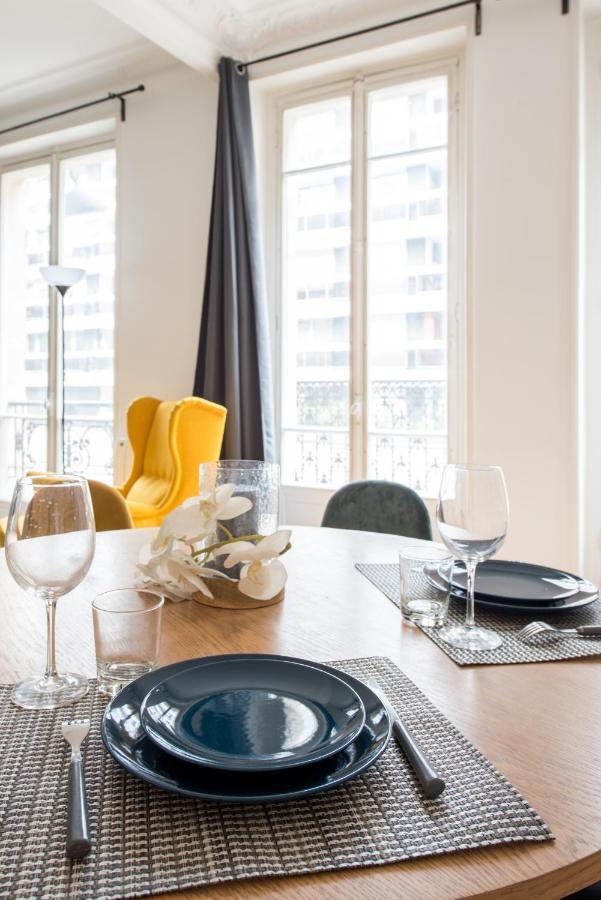 2 Bedroom Appartement Near Tour Eiffel & Trocadero ปารีส ภายนอก รูปภาพ