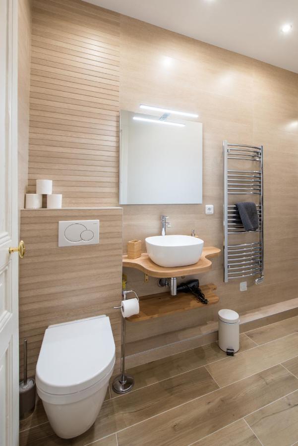 2 Bedroom Appartement Near Tour Eiffel & Trocadero ปารีส ภายนอก รูปภาพ
